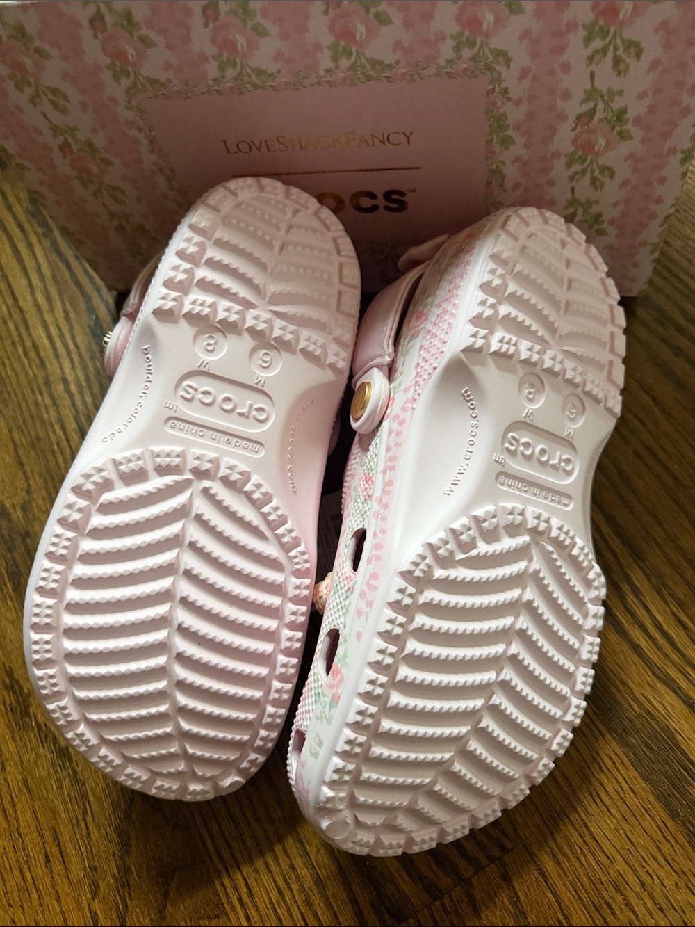 Love Shack Fancy Women’s Crocs size 8 with Charms NWT - Picture 2 of 4